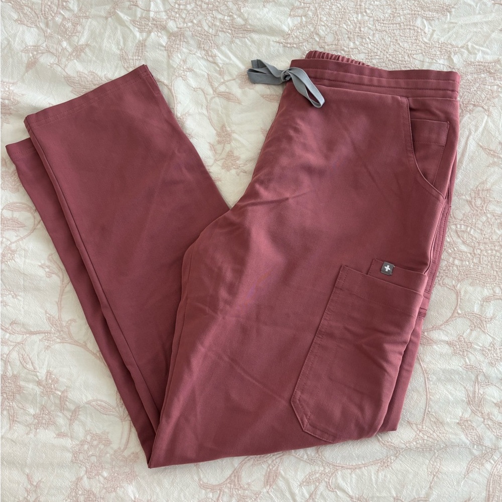 FIGS Women's Scrub Set in Burgundy - Picture 3 of 6